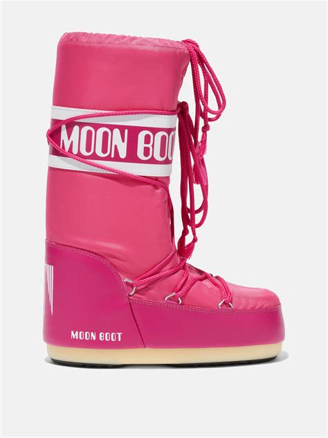 1969 moon boots for women.